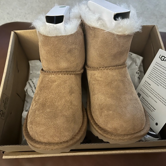 UGG Mini Bailey Bow II Water Resistant Bootie - Picture 3 of 8
